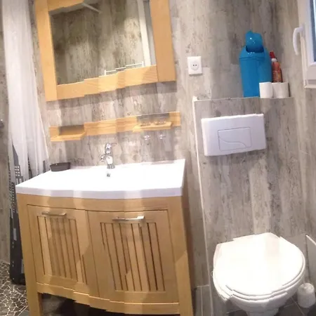 A Vecchio 28 M² Avec Piscine Apartman